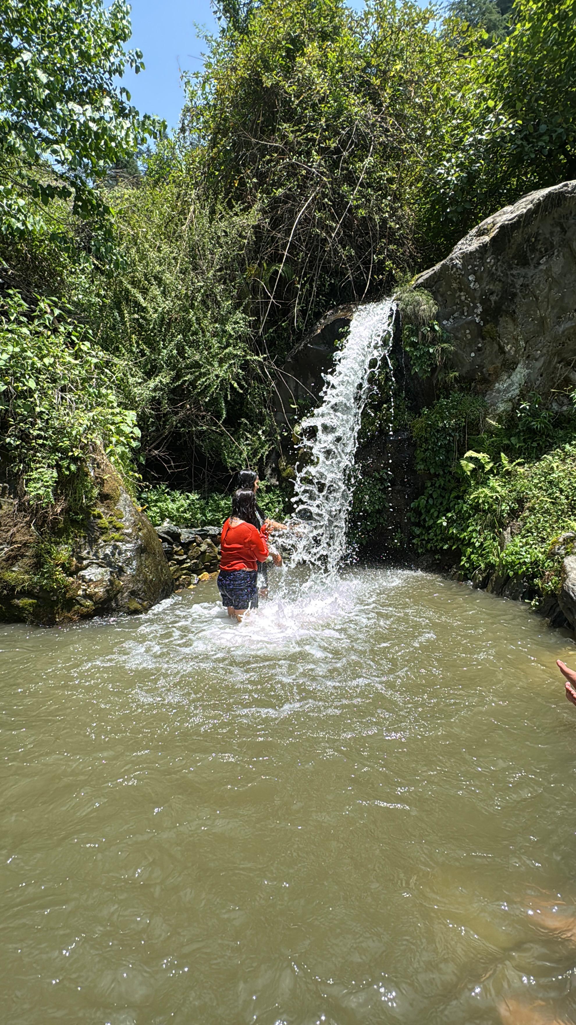 https://laidaholidayhomestay.com/public/images/explore-laida/1748585279s7UmSqz9xUzp0BpobCTZwaterfall.jpg